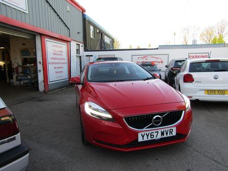 VOLVO V40 2.0 Momentum T2